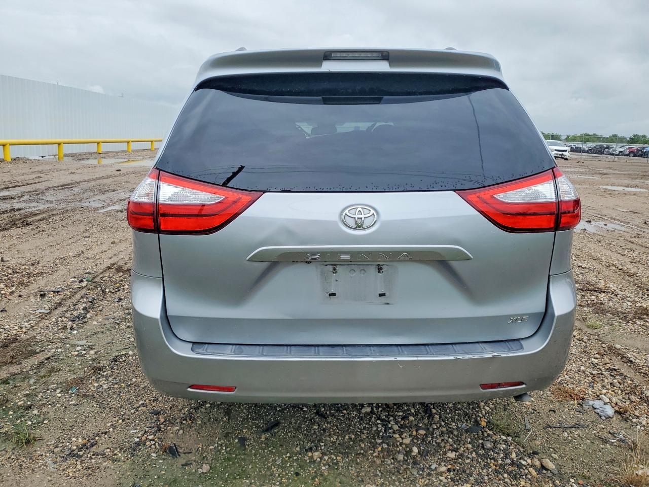 2015 Toyota Sienna Xle 8-Passenger - Фото 6