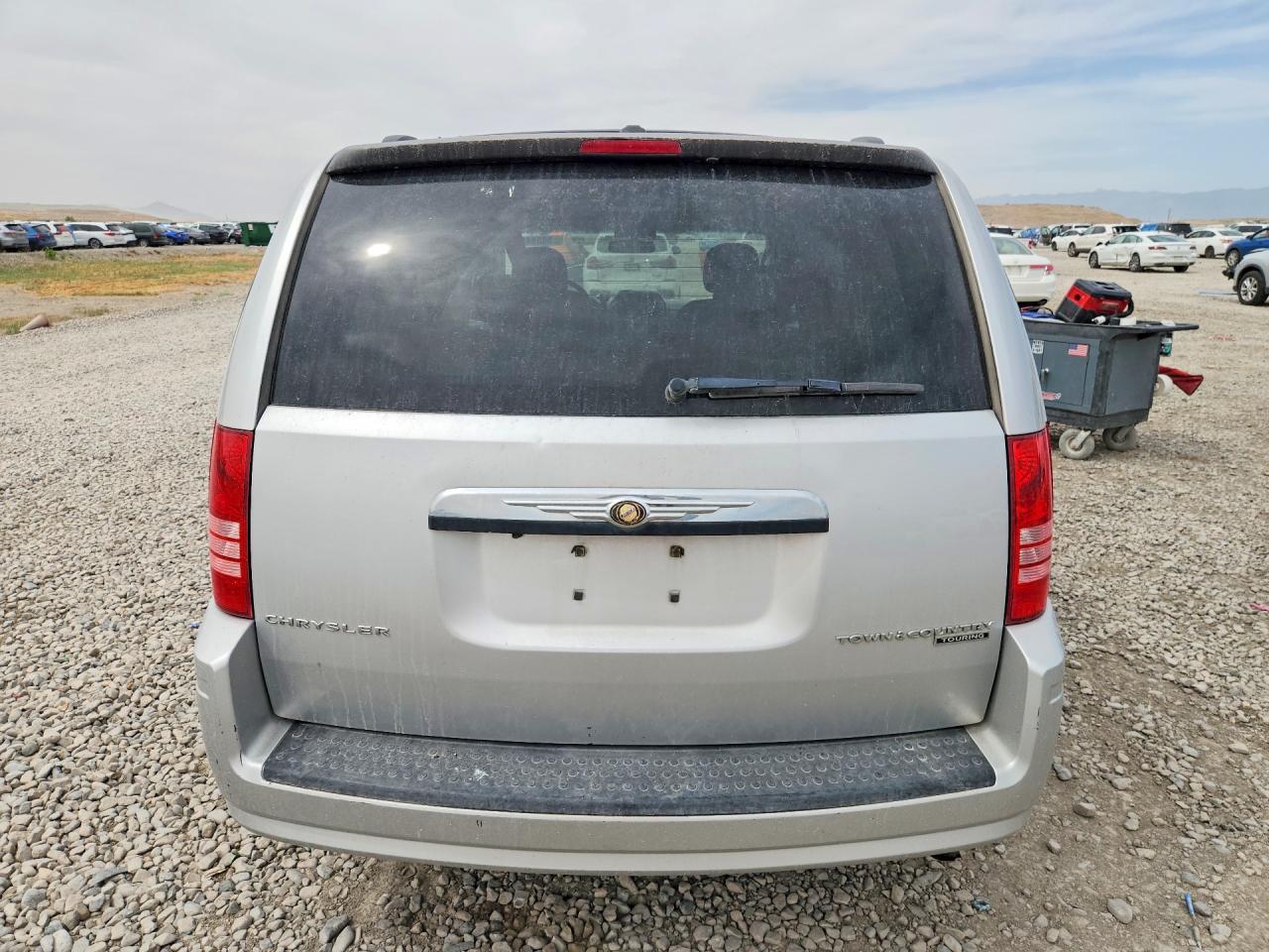 2010 Chrysler Town & Country Touring - Image 6