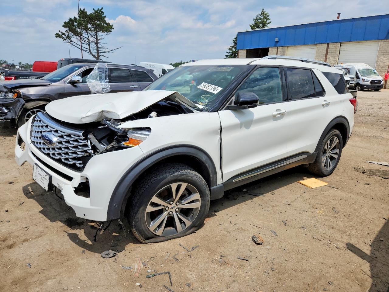 2020 Ford Explorer Platinum - Image 2
