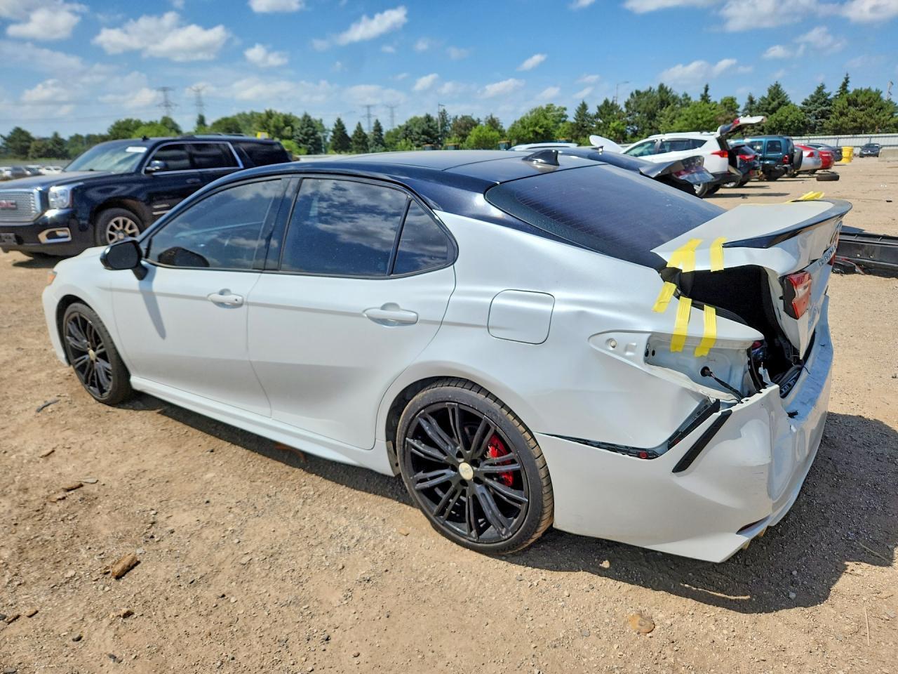 2020 Toyota Camry Xse - Фото 2