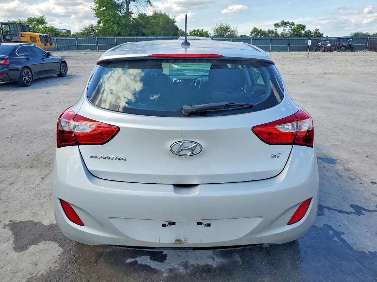2016 Hyundai Elantra Gt Base - Image 6