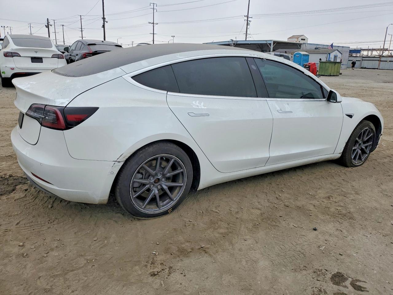 2020 Tesla Model 3 - Фото 3
