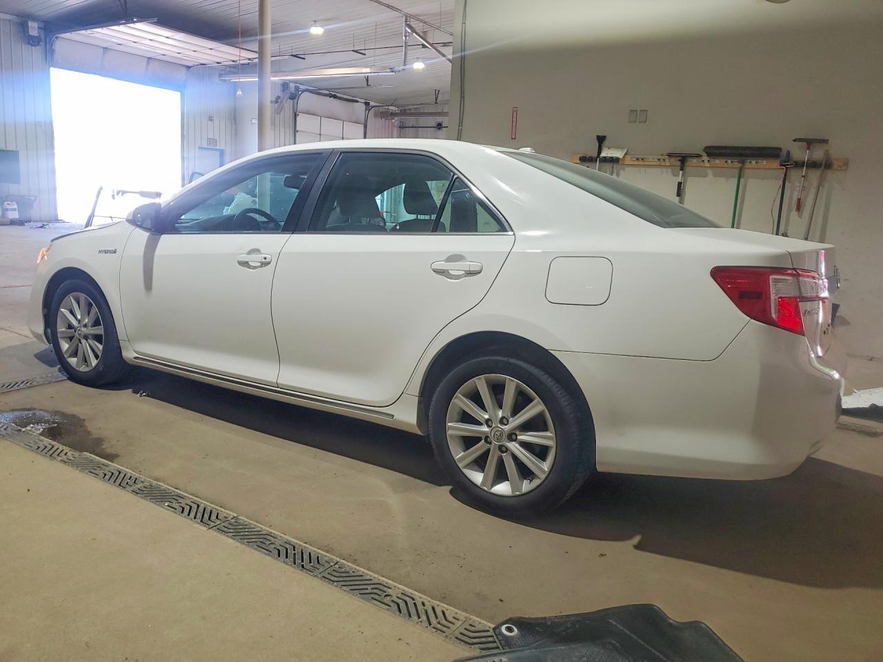 2012 Toyota Camry Hybrid Xle - Фото 2
