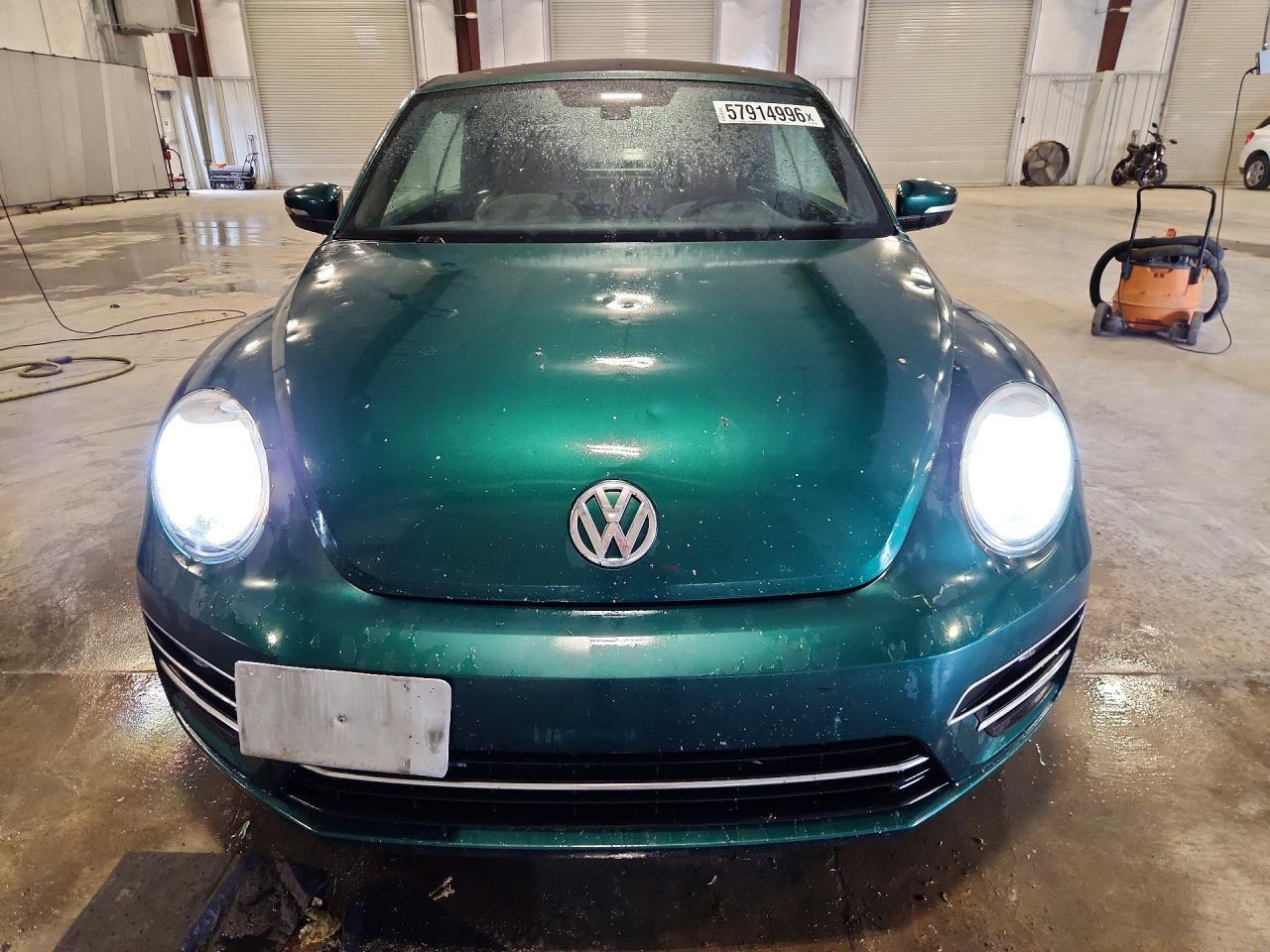 2017 Volkswagen Beetle S/Se - Фото 5