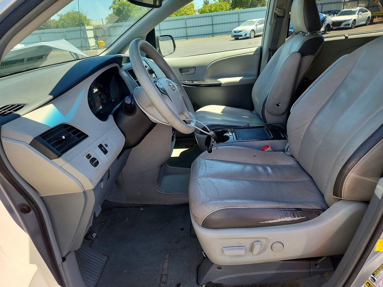 2012 Toyota Sienna Le - Фото 7