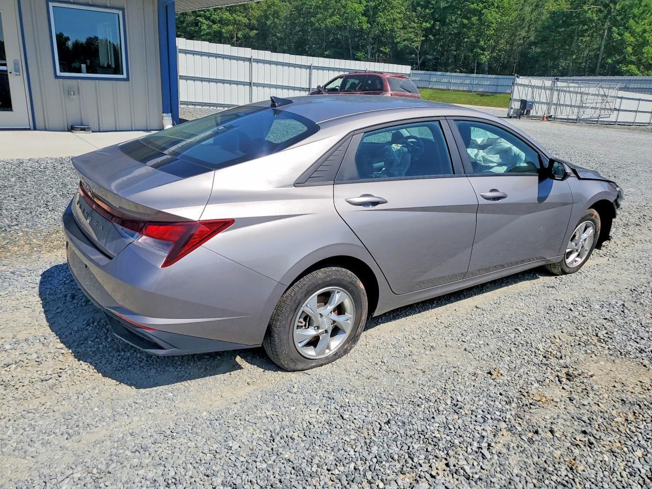 2023 Hyundai Elantra Se - Фото 3