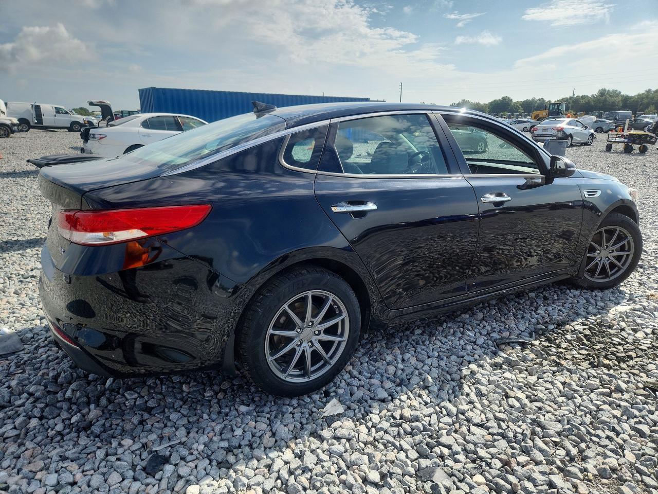 2016 Kia Optima Ex - Image 3