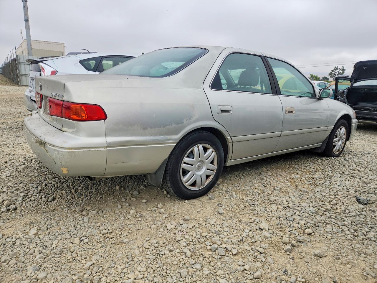 2000 Toyota Camry Le - Image 3