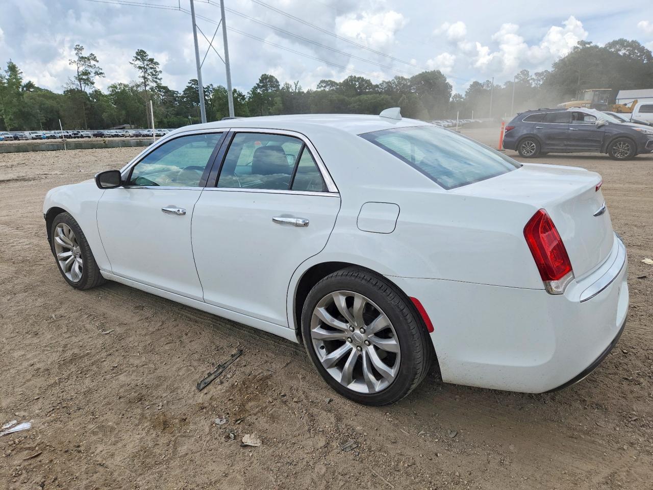 2018 Chrysler 300 Limited - Фото 2