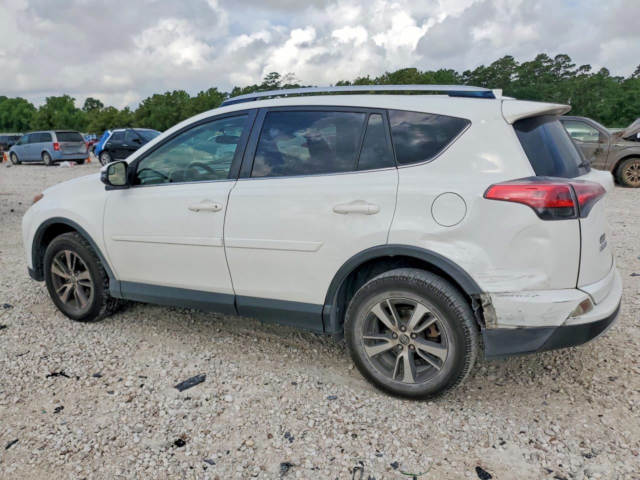 2016 Toyota Rav4 Xle - Image 2