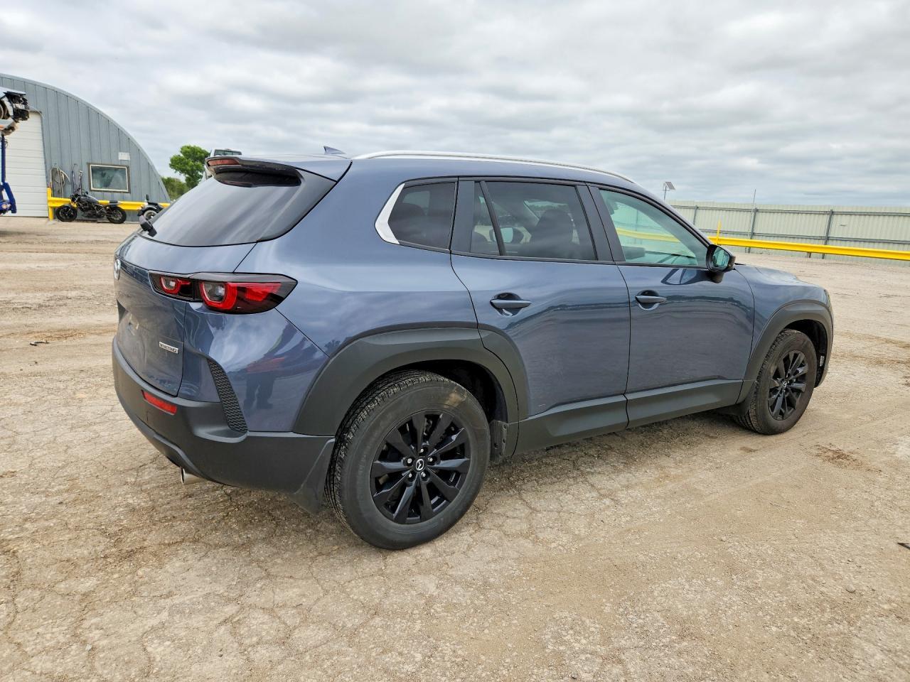 2025 Mazda Cx-50 Premium - Image 3