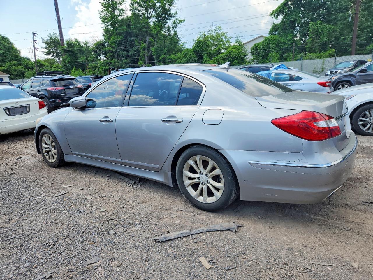 2012 Hyundai Genesis 3.8L - Фото 2