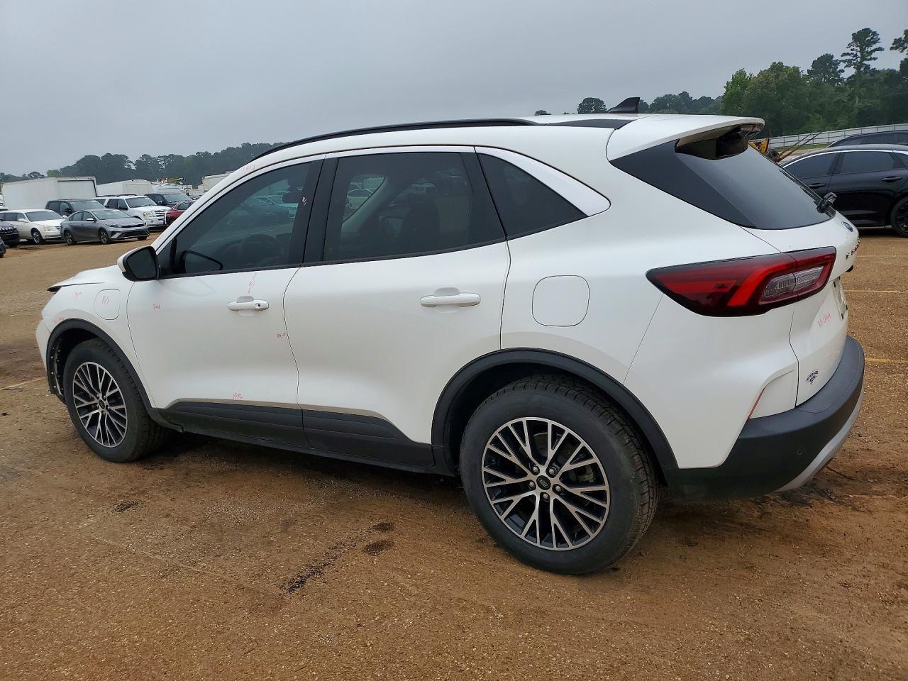 2023 Ford Escape - Image 2
