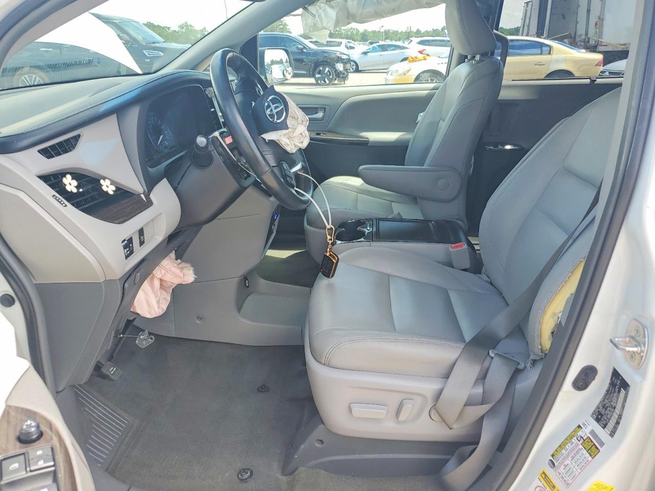 2017 Toyota Sienna Xle 8-Passenger - Фото 7