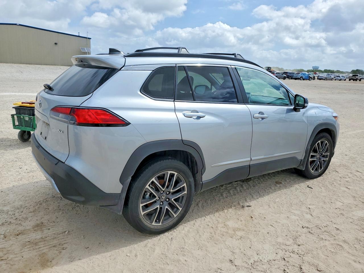 2026 Toyota Corolla Cross Xle - Image 3