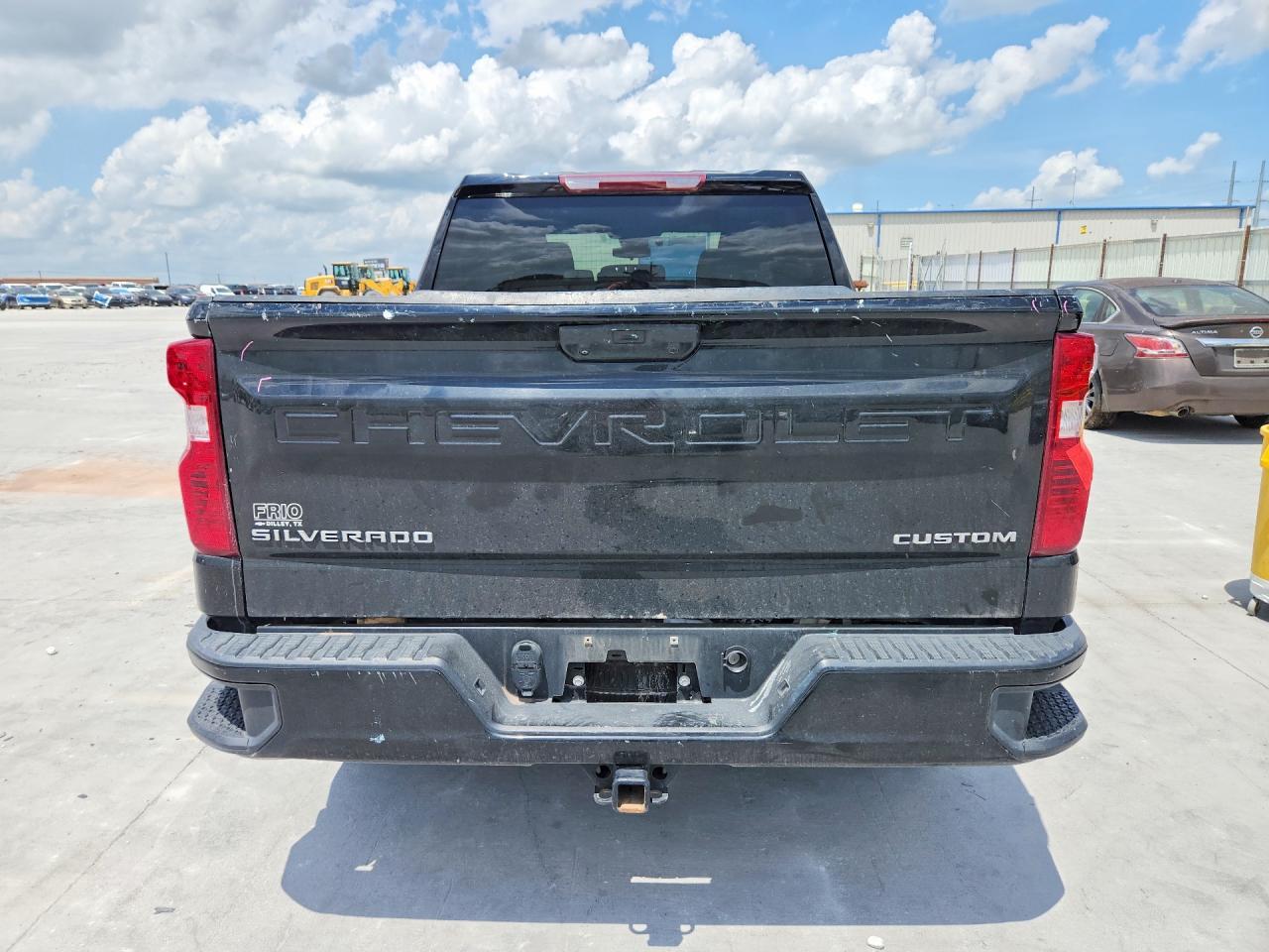 2022 Chevrolet Silverado K1500 Custom - Фото 6