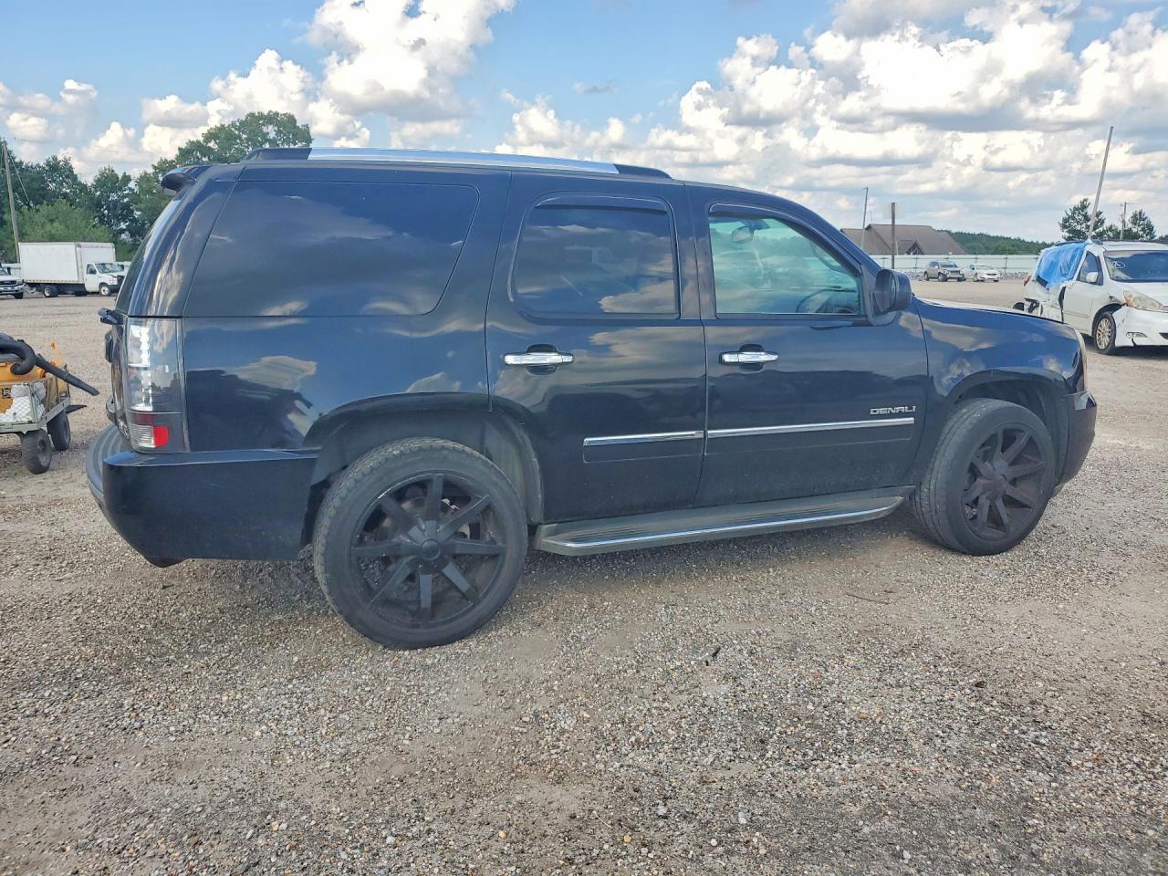 2010 GMC Yukon Denali - Фото 3