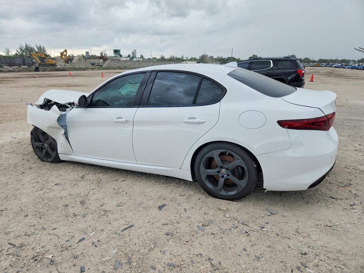 2017 Alfa Romeo Giulia - Фото 2