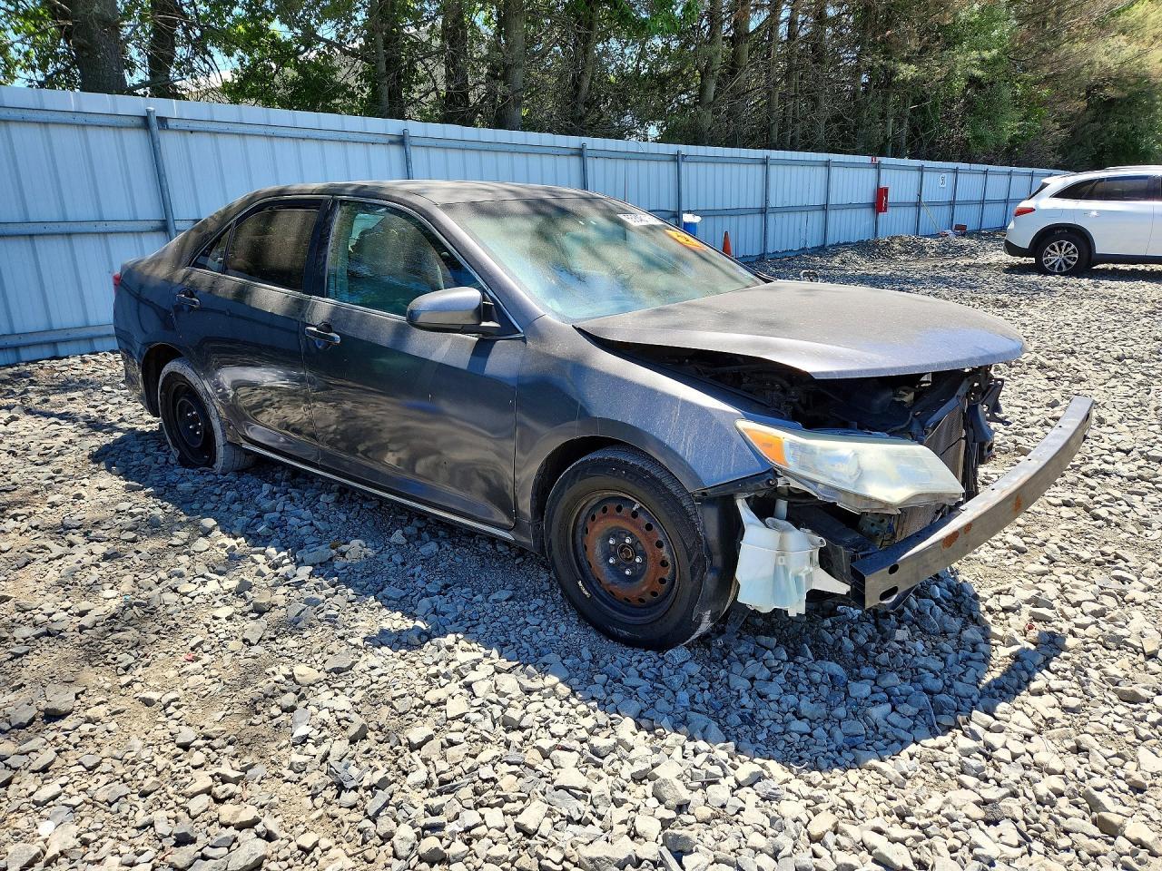 2013 Toyota Camry Le - Image 4