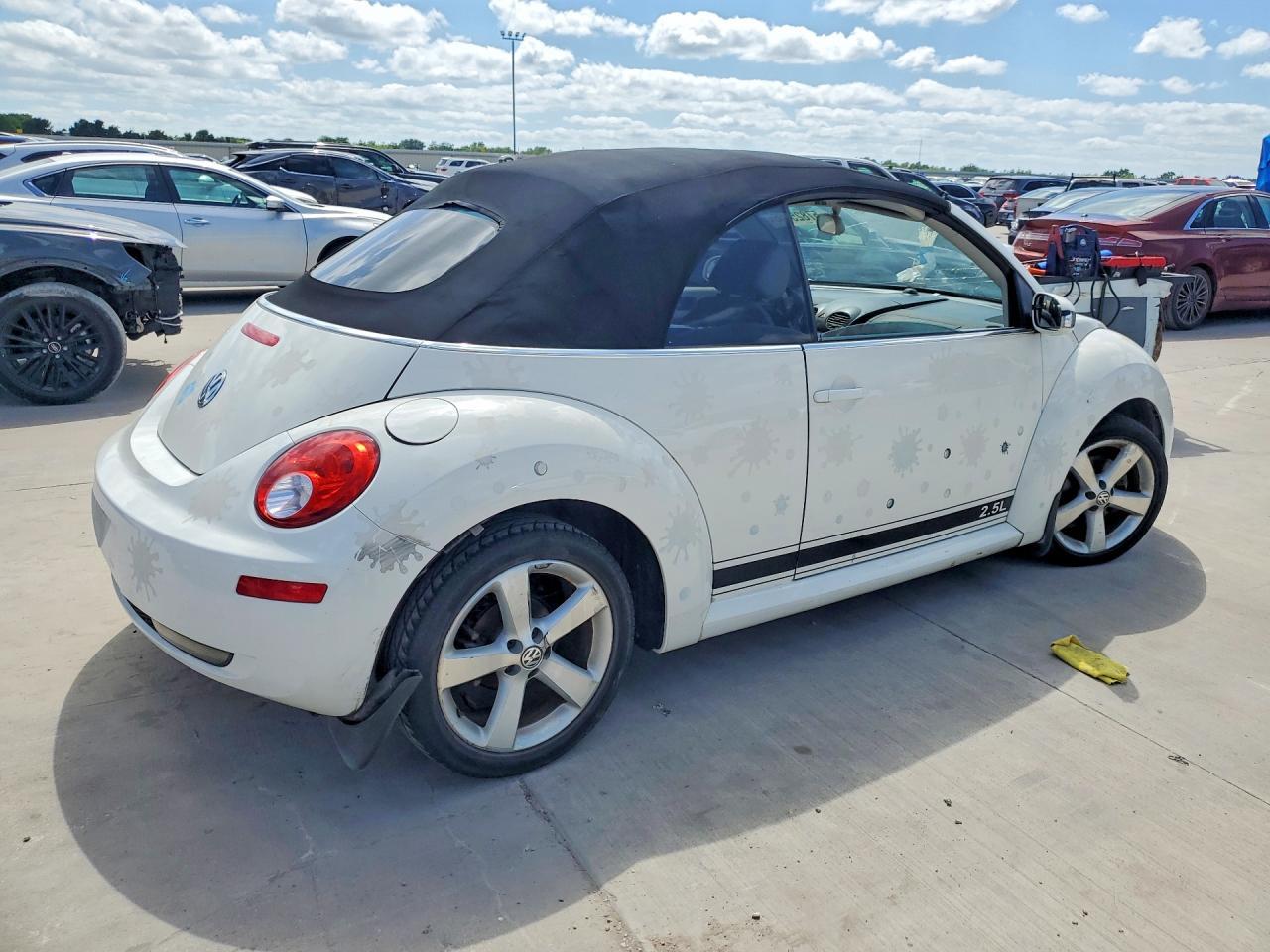 2007 Volkswagen New Beetle Triple White - Фото 3