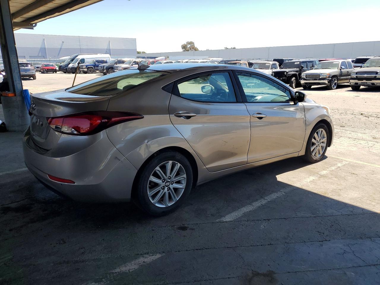 2015 Hyundai Elantra Se - Image 3