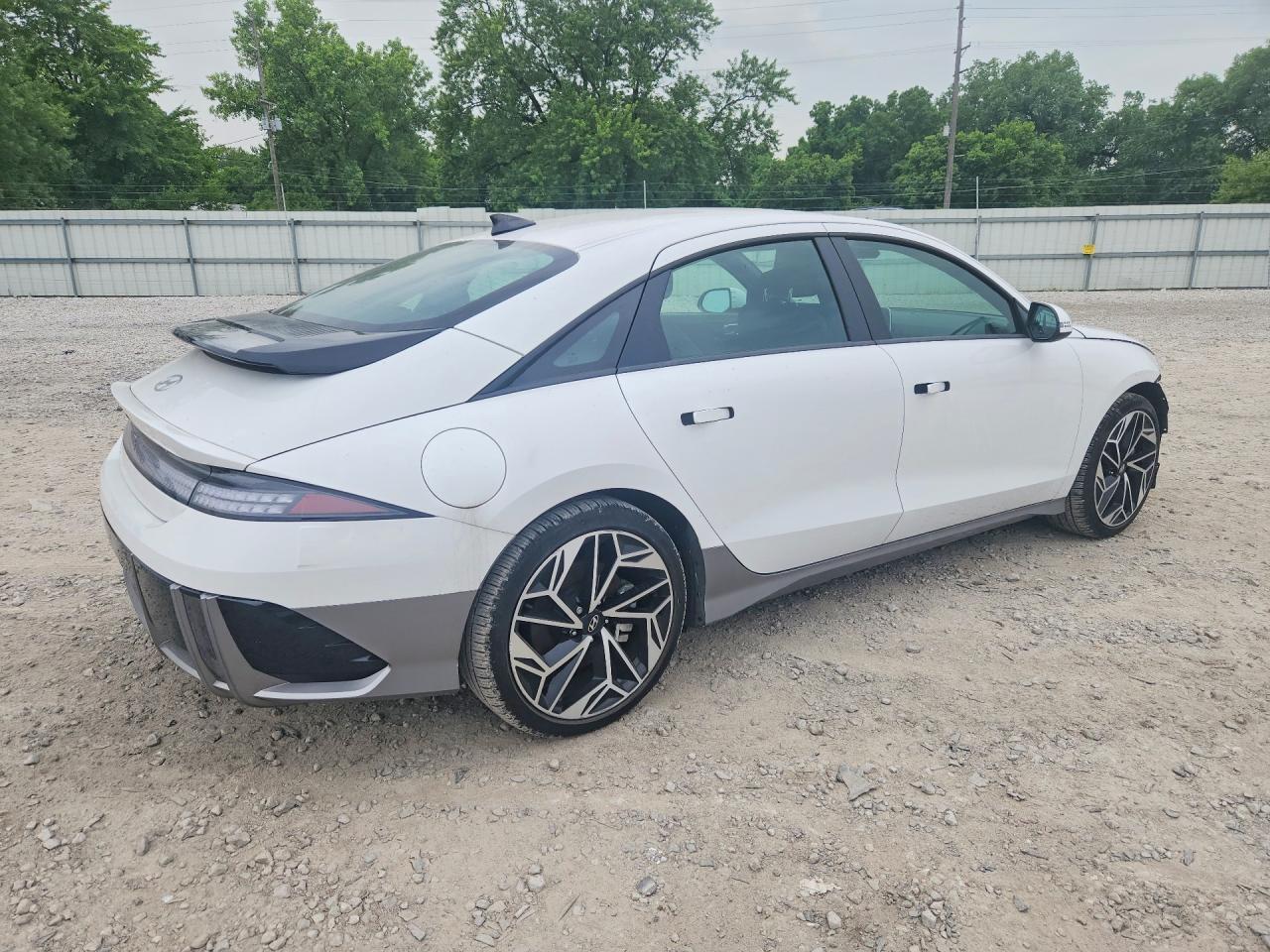 2024 Hyundai Ioniq 6 Sel - Image 3