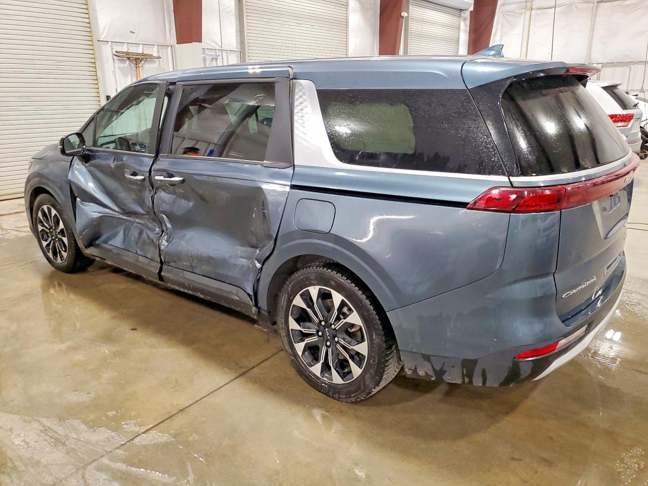 2022 Kia Carnival Ex - Фото 2