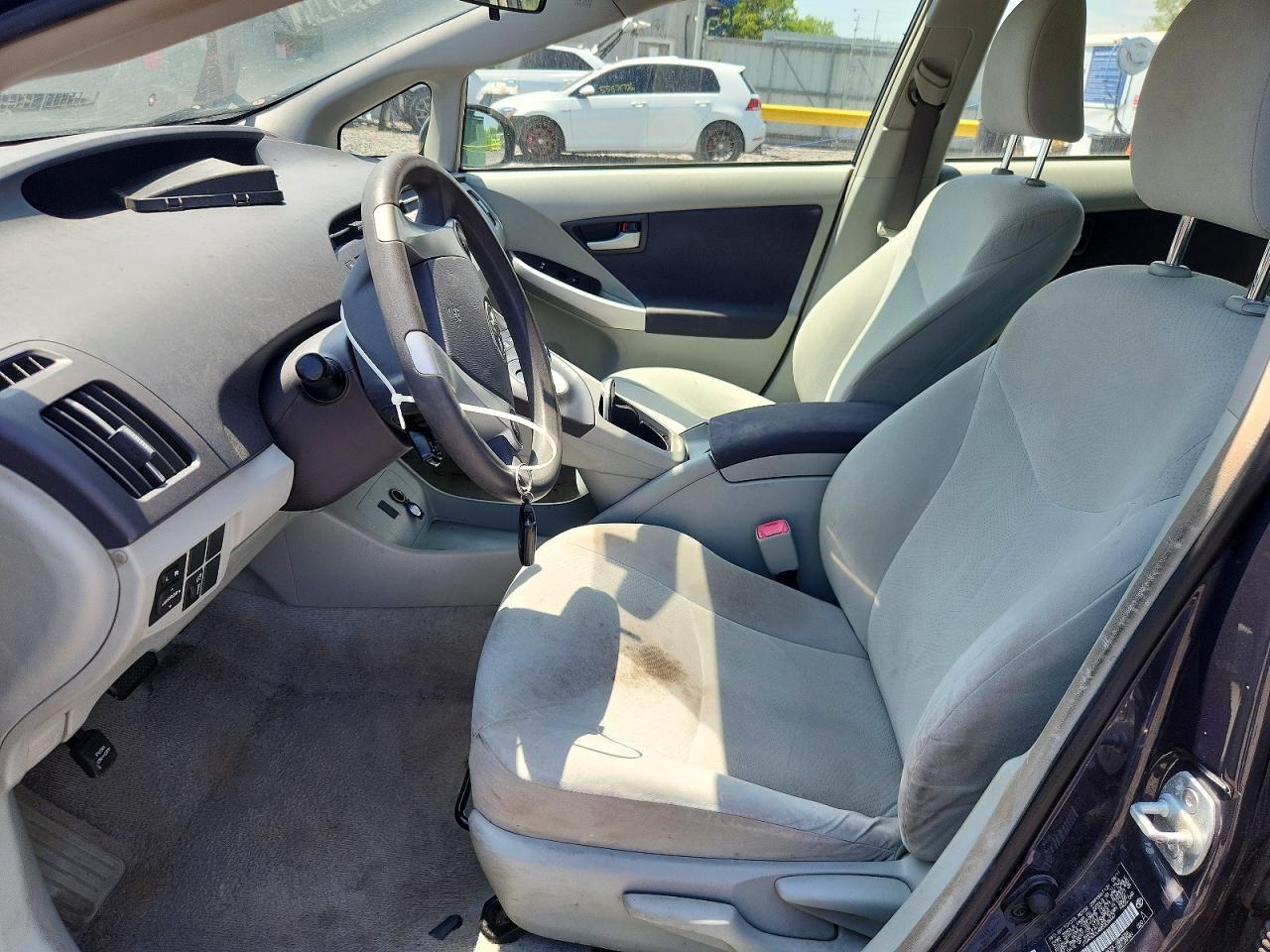 2011 Toyota Prius Two - Фото 7