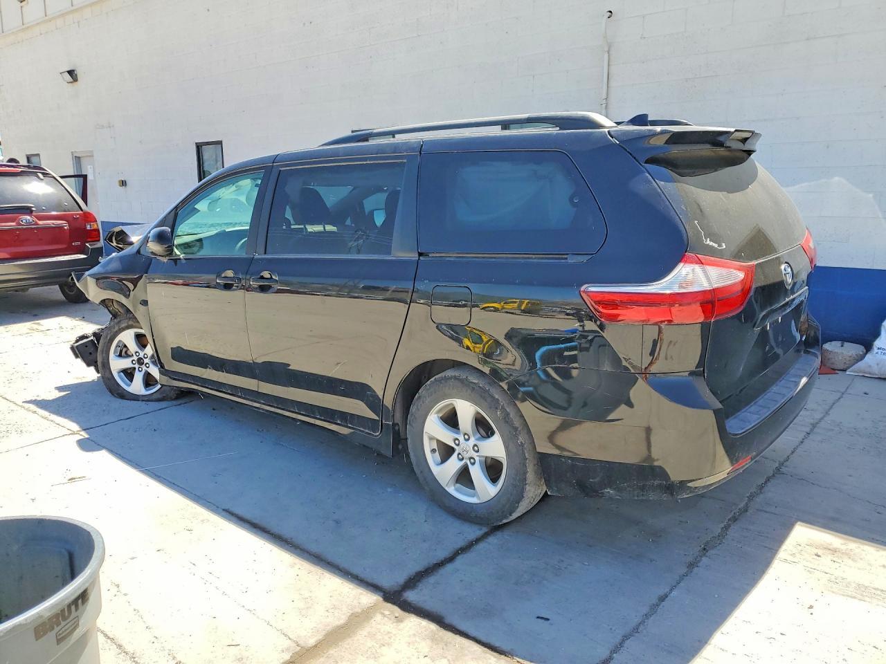 2018 Toyota Sienna Le - Фото 2