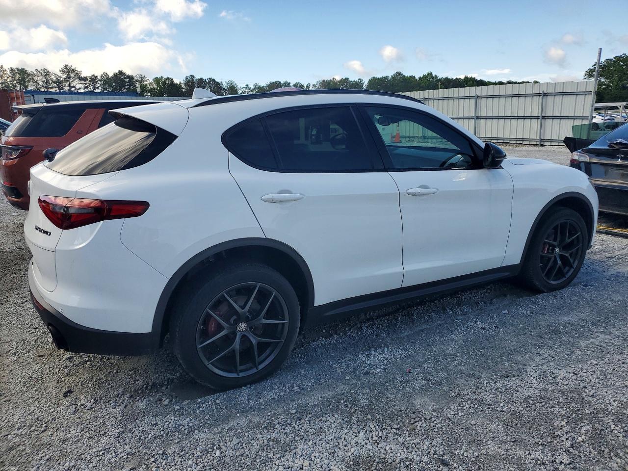 2020 Alfa Romeo Stelvio - Image 3
