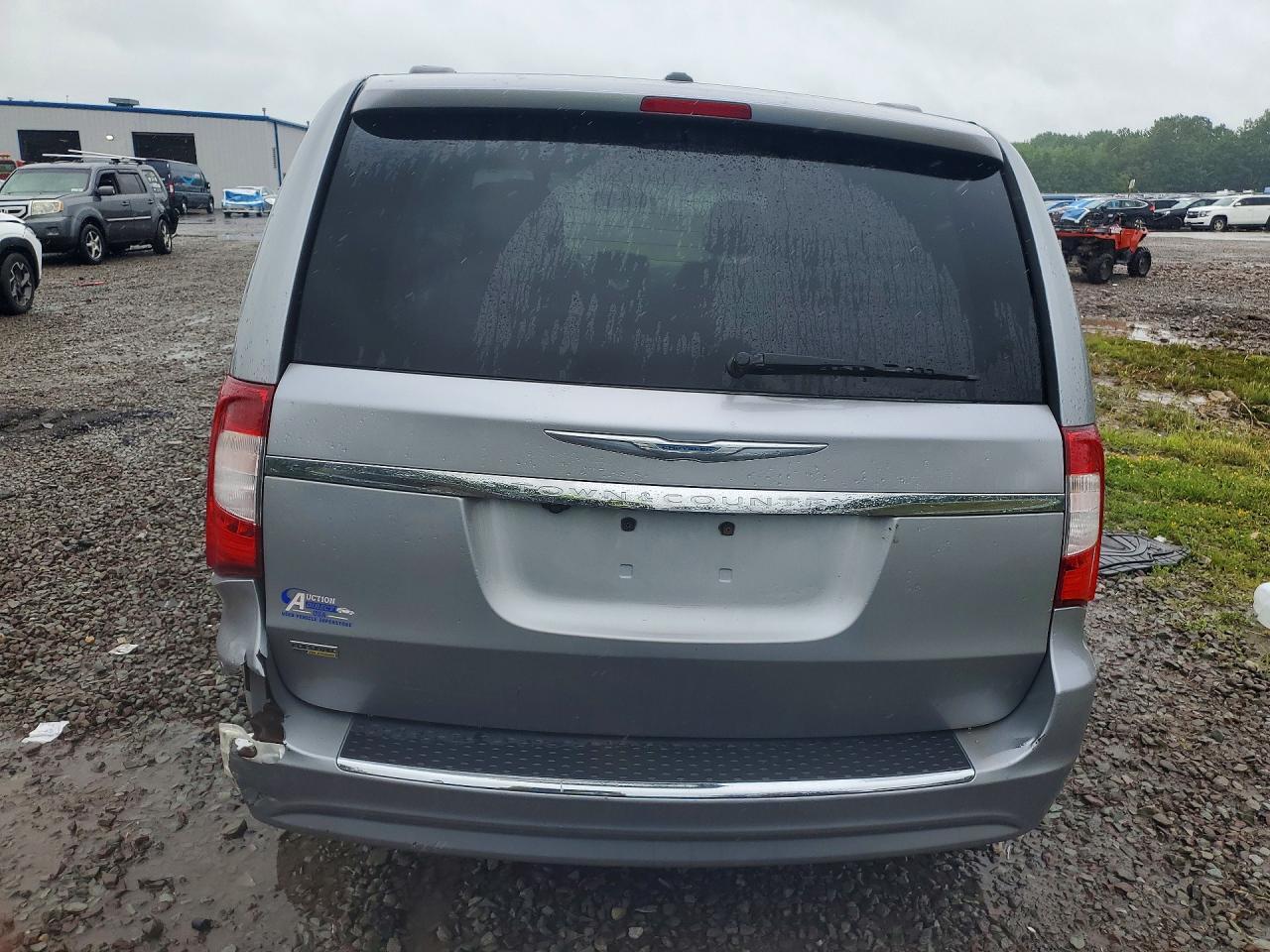 2014 Chrysler Town & Country Touring - Image 6