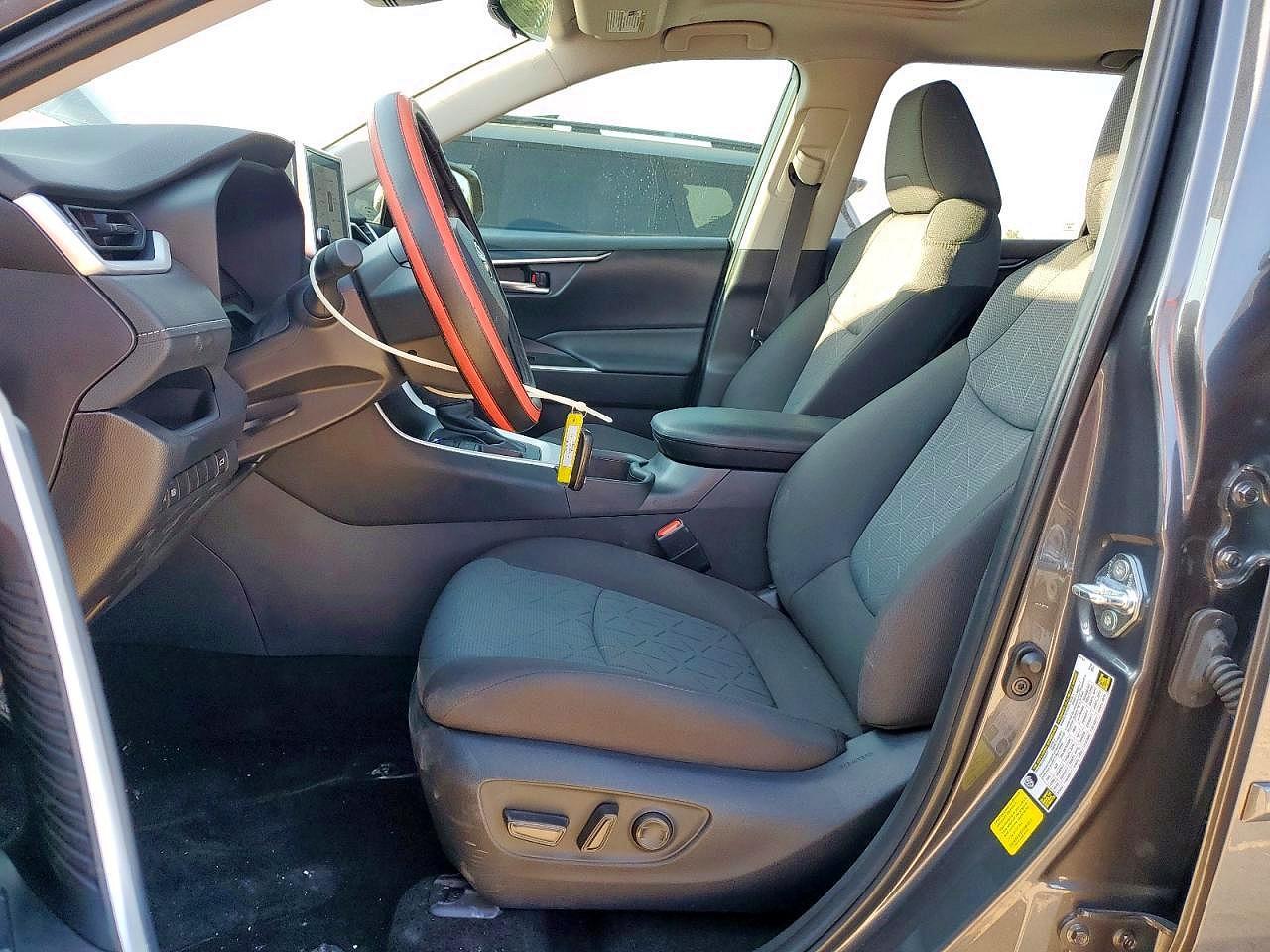 2025 Toyota Rav4 Xle - Image 7