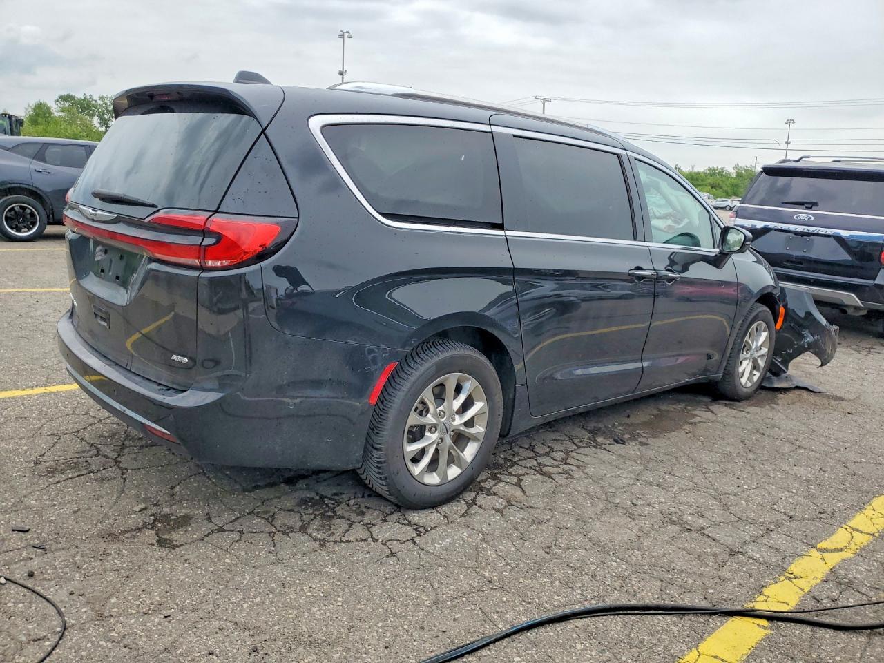 2021 Chrysler Pacifica Touring L - Фото 3