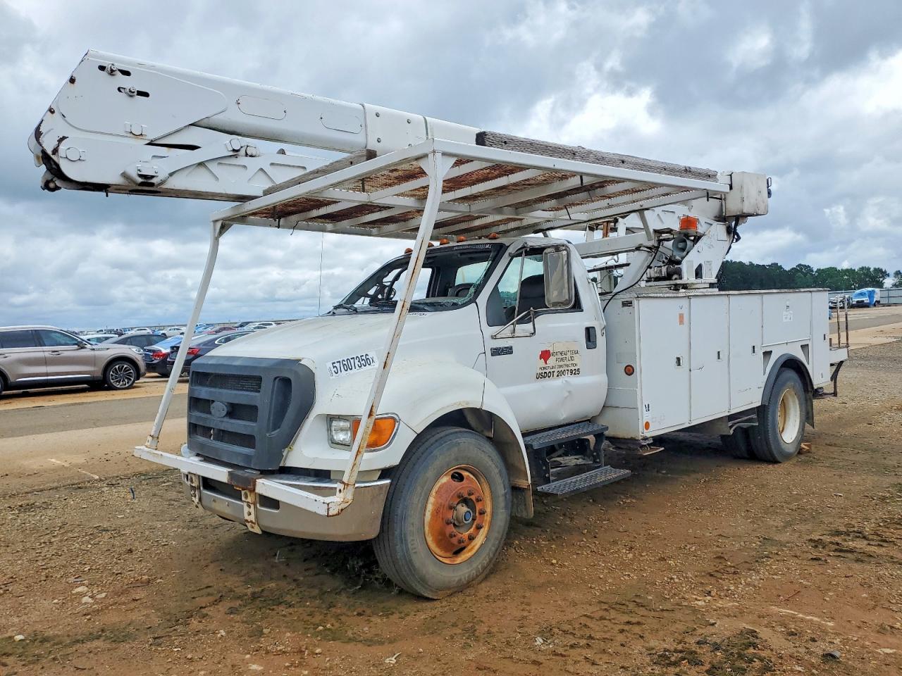 2007 Ford F750 Super Duty - Image 2