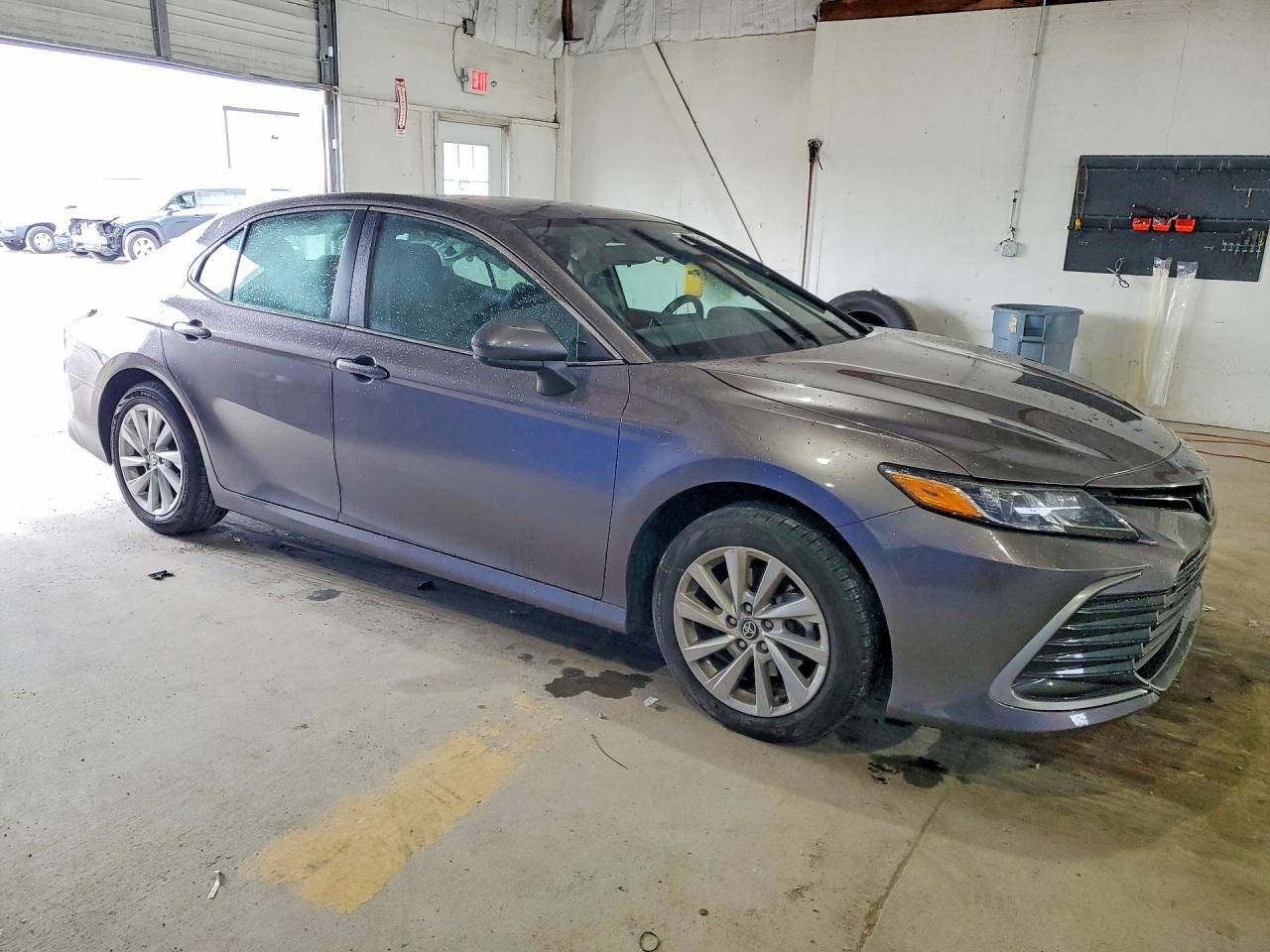 2023 Toyota Camry Le - Фото 4