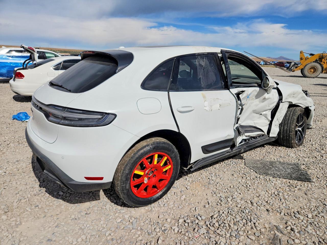 2023 Porsche Macan Base - Image 3