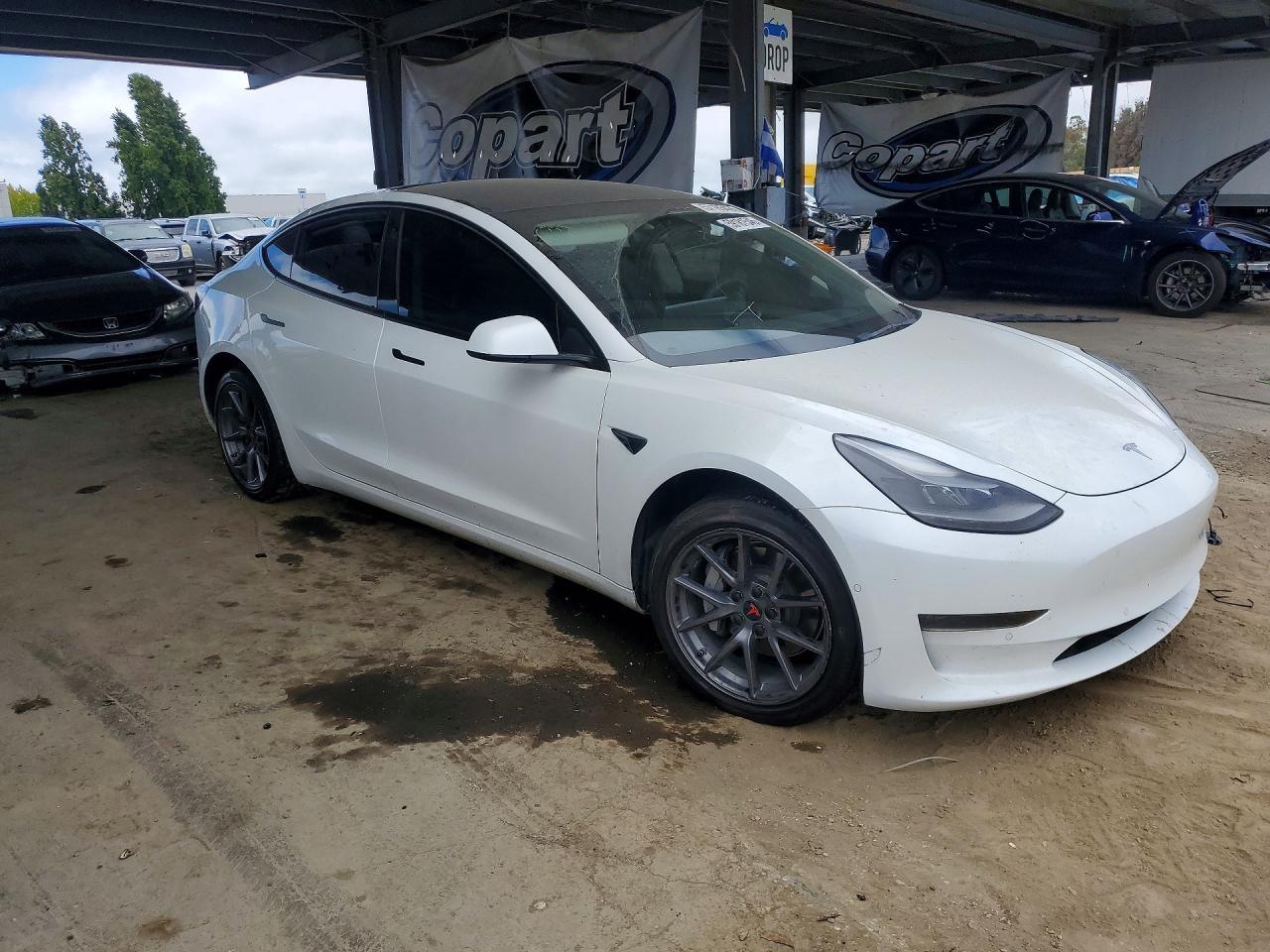 2022 Tesla Model 3 - Фото 4
