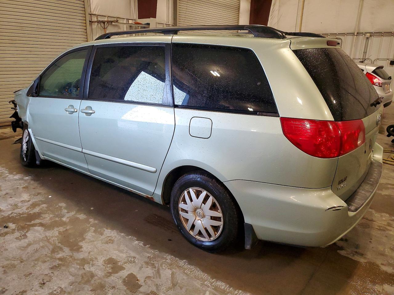2006 Toyota Sienna Le 7 Passenger - Фото 2