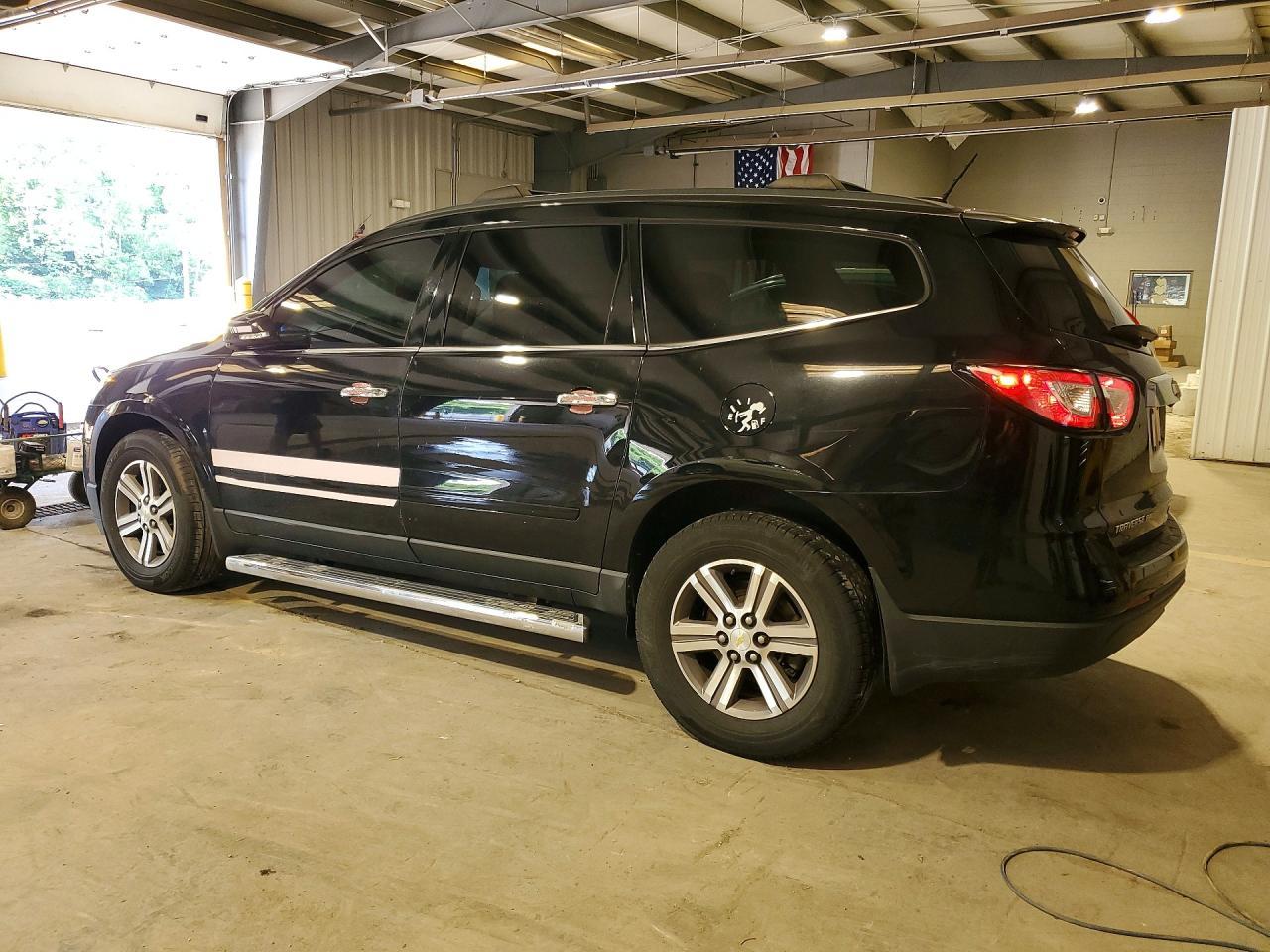 2017 Chevrolet Traverse Lt - Фото 2
