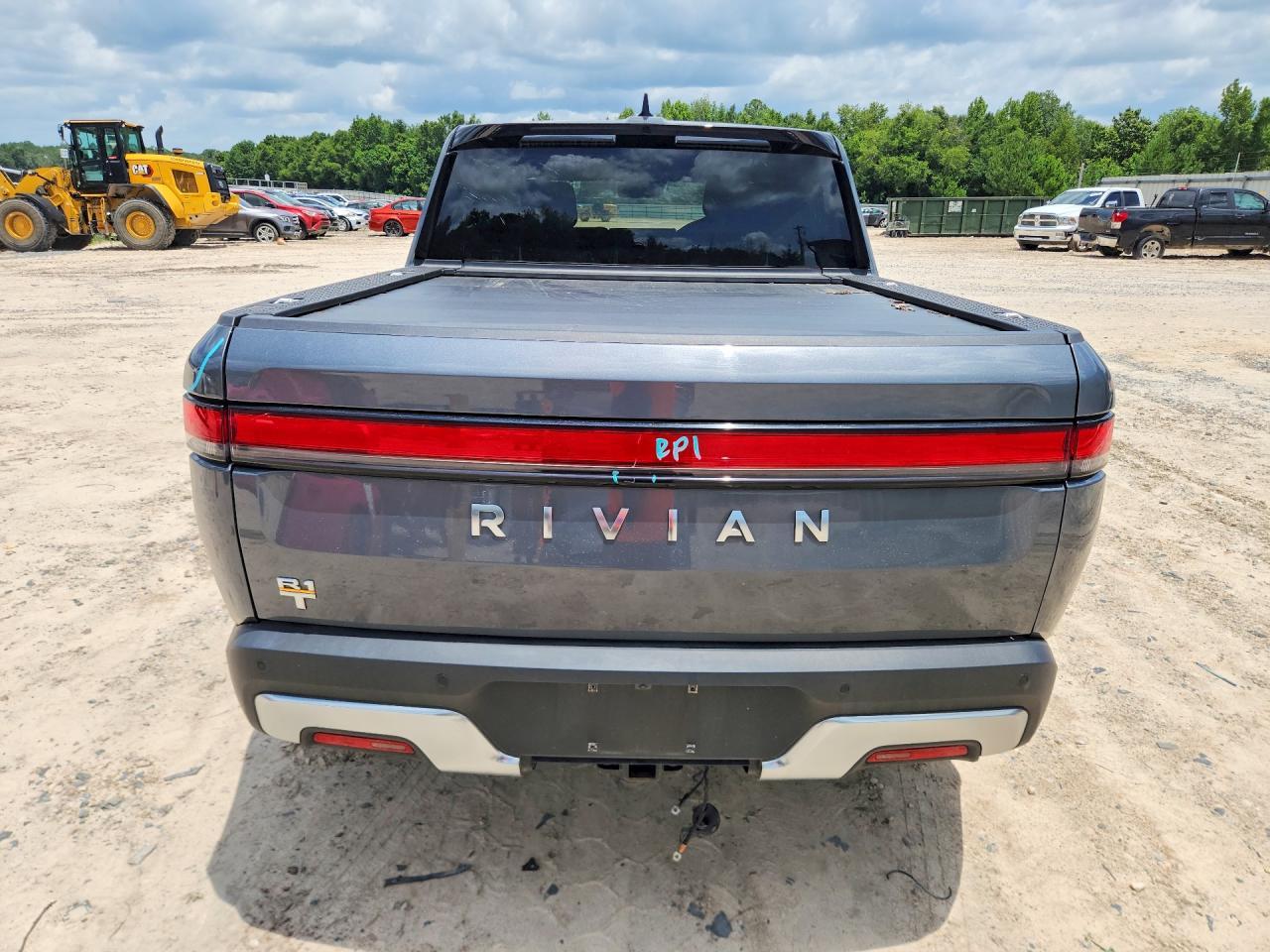 2023 Rivian R1T Adventure - Фото 6