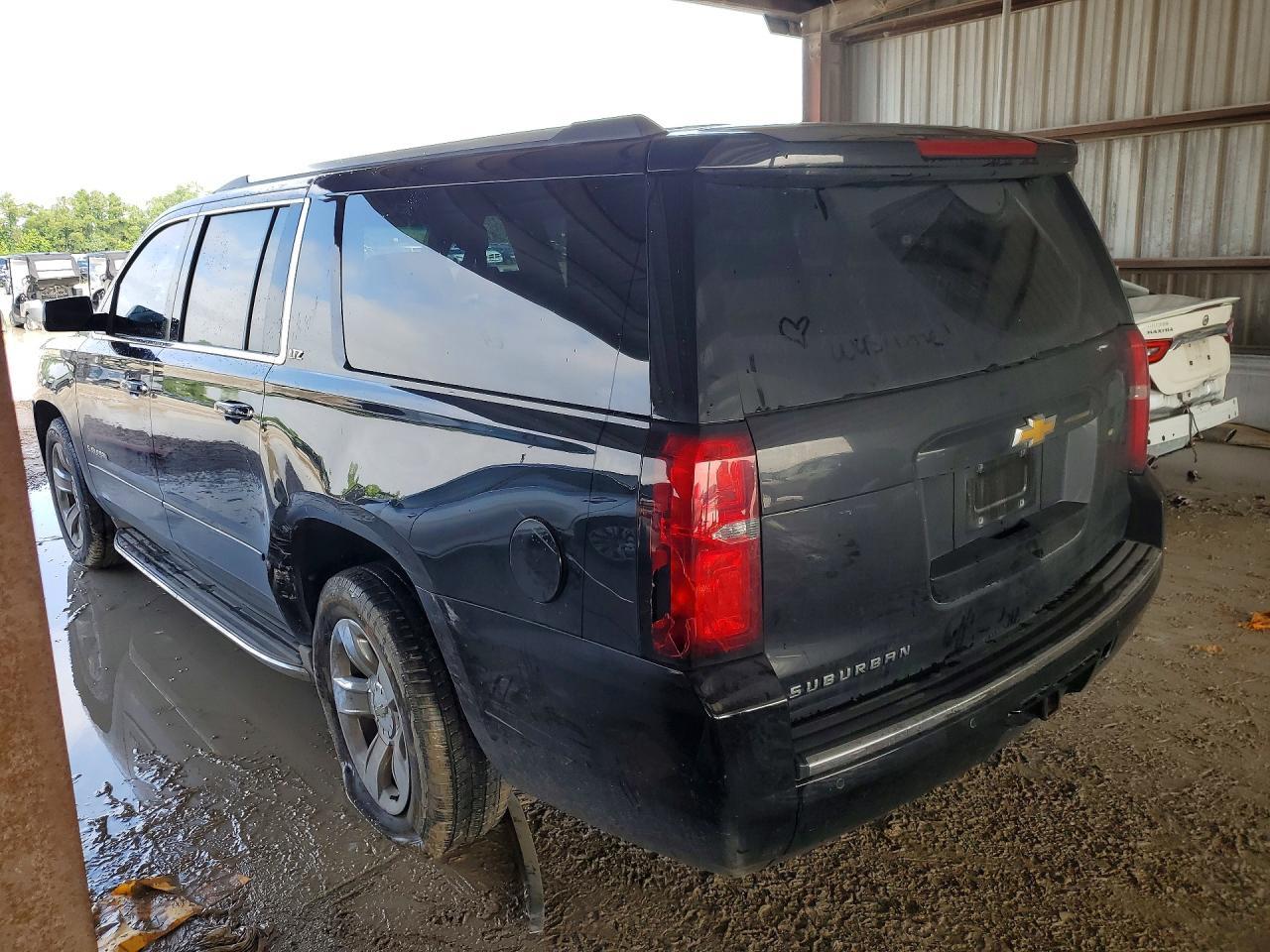 2015 Chevrolet Suburban - Фото 2