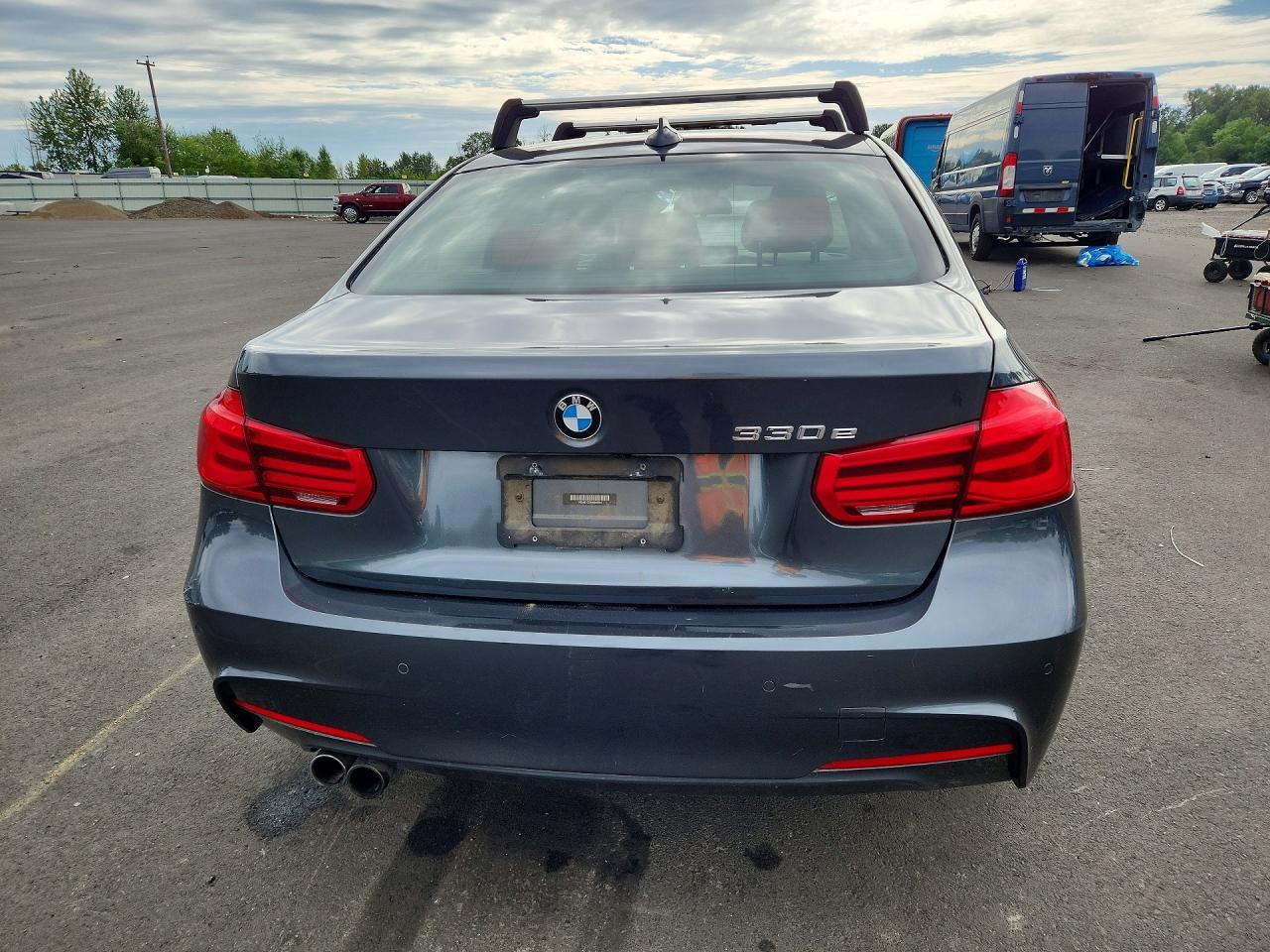 2017 BMW 330E - Фото 6