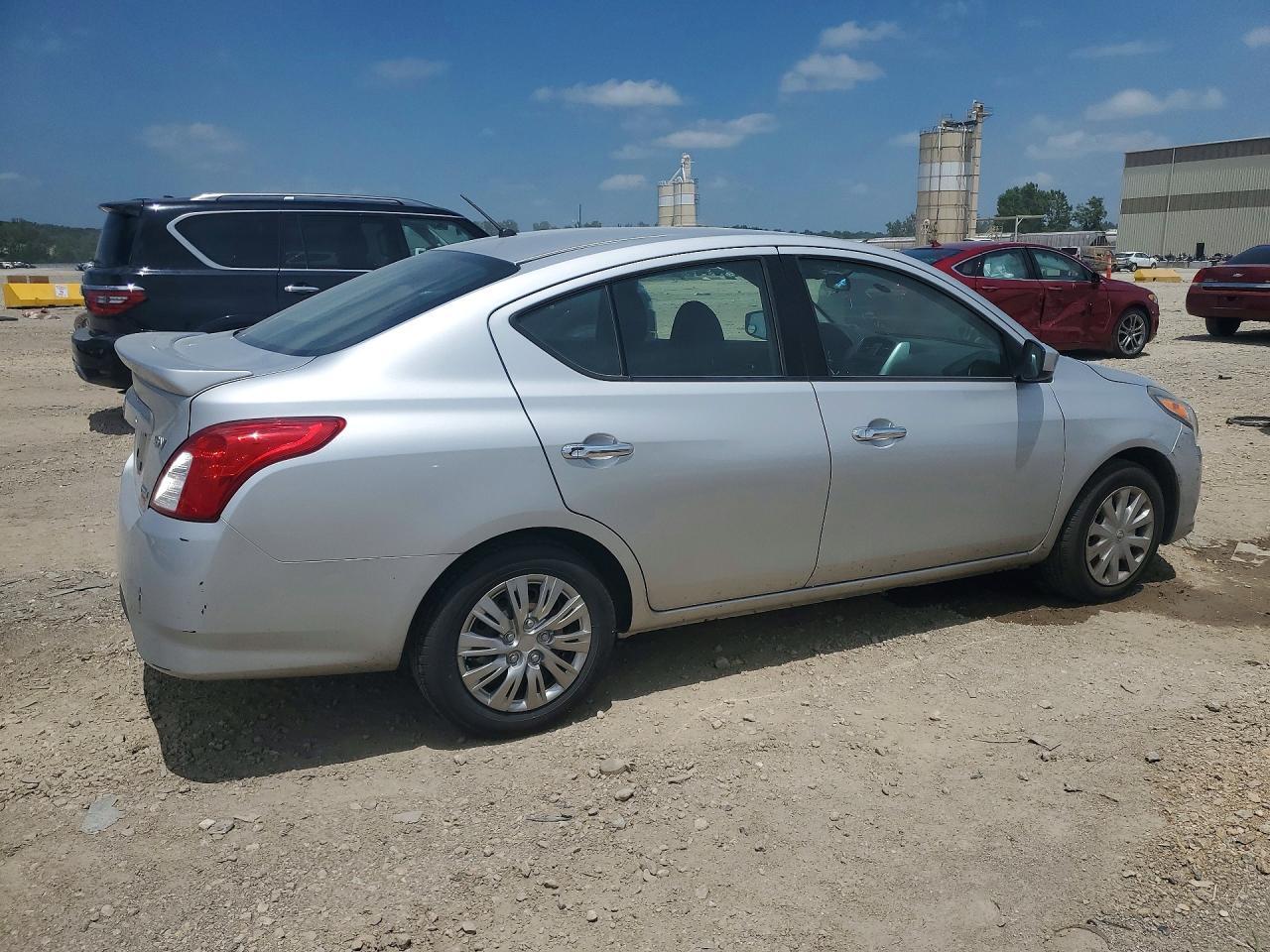 2016 Nissan Versa S - Фото 3
