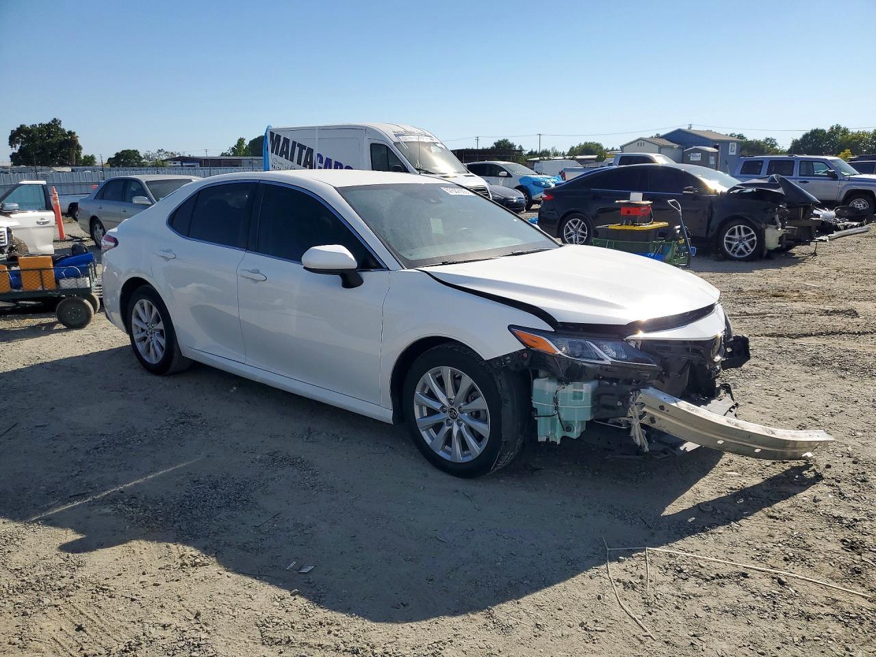 2018 Toyota Camry Le - Фото 4