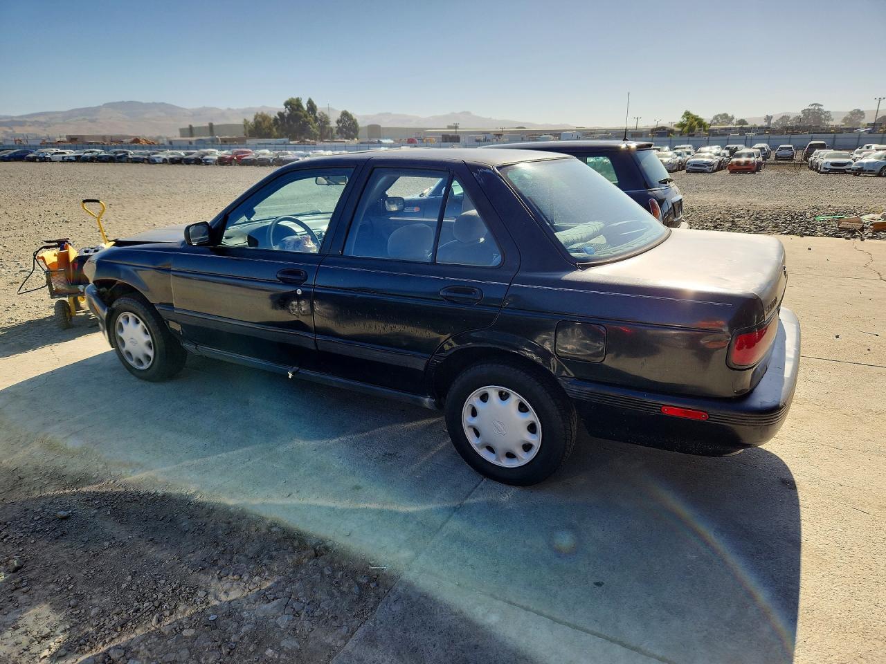1993 Nissan Sentra E - Фото 2