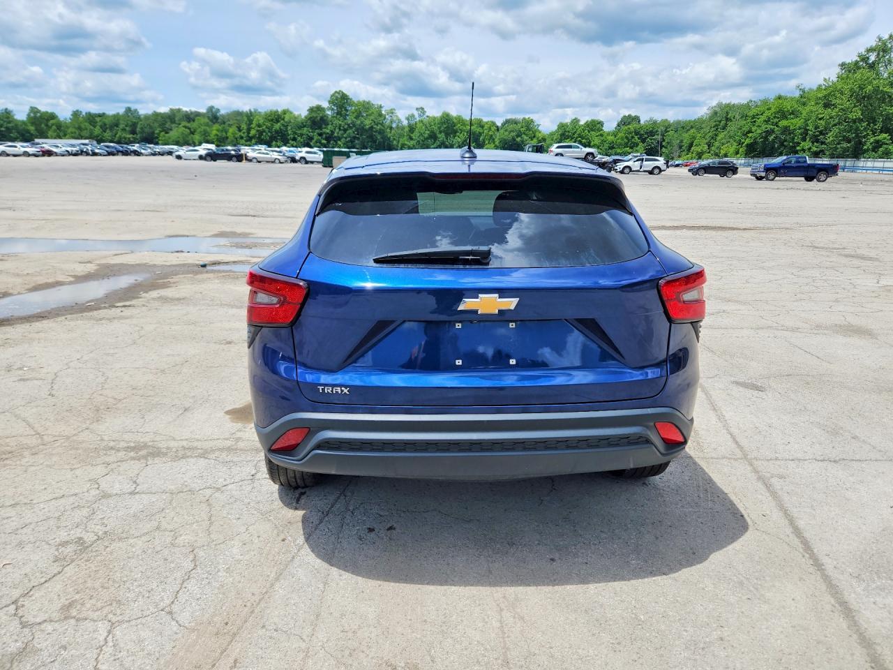 2024 Chevrolet Trax Ls - Image 6