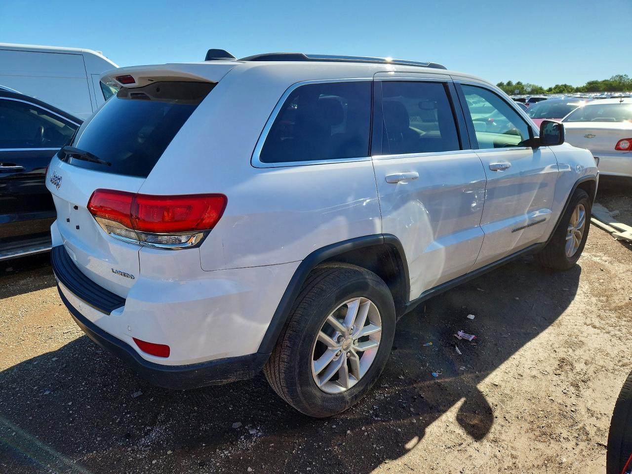 2017 Jeep Grand Cherokee Laredo - Image 3