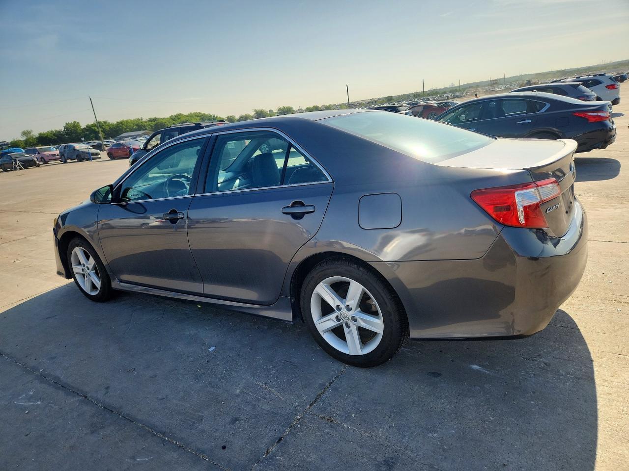 2013 Toyota Camry Se - Фото 2