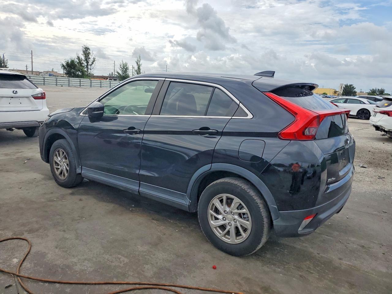2019 Mitsubishi Eclipse Cross Es - Image 2