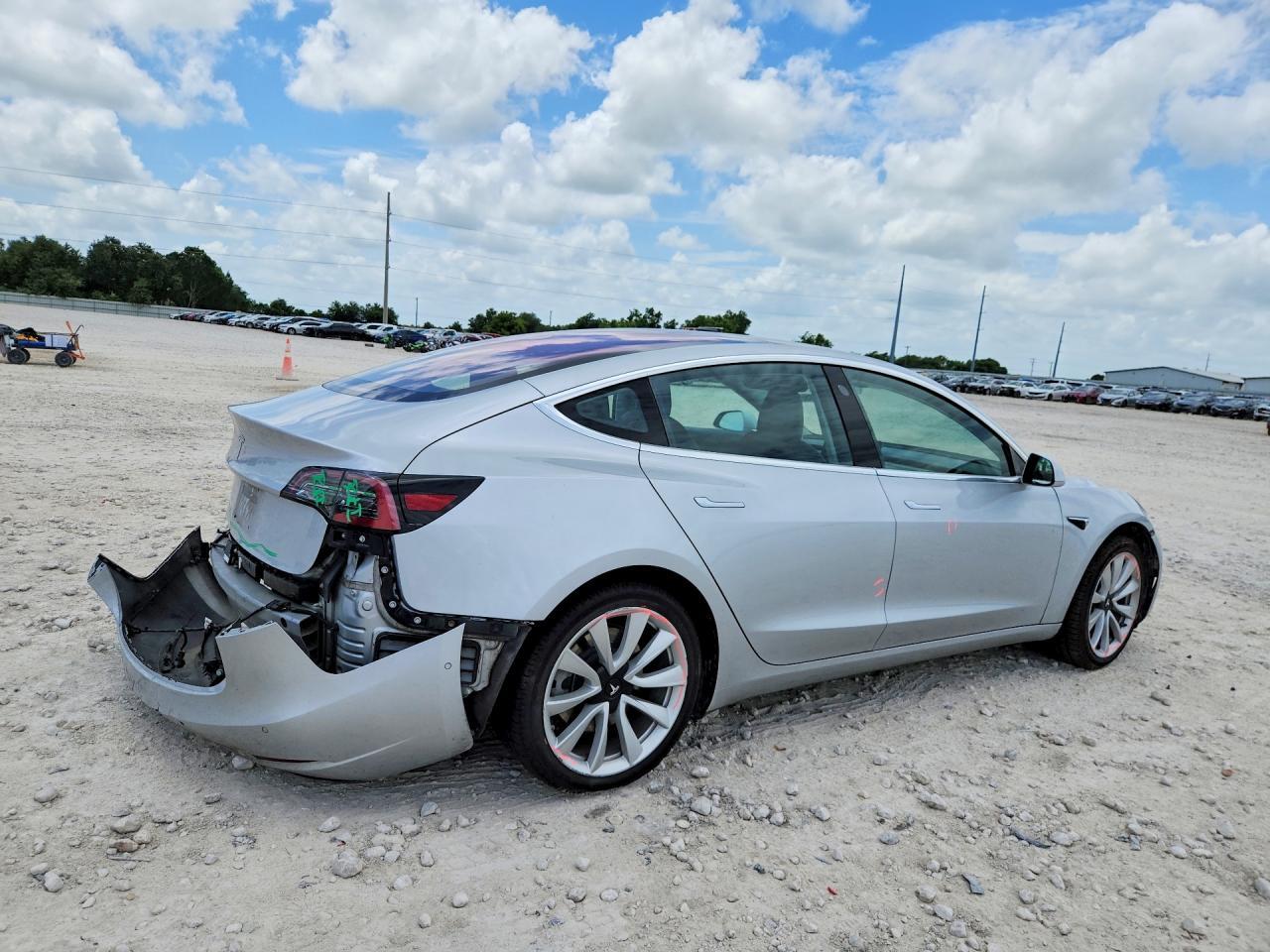 2018 Tesla Model 3 - Фото 3